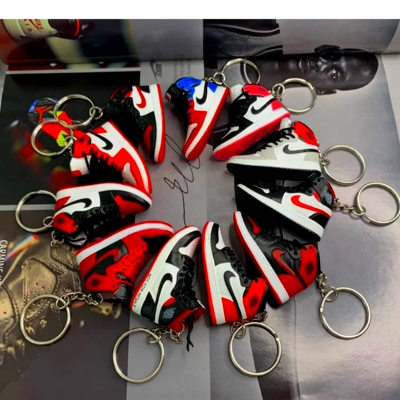 Keychains/ llaveros - Picture 1 of 5